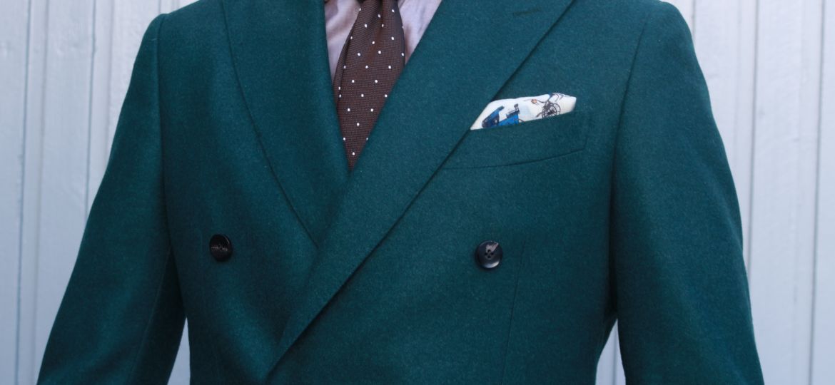 How To Wear A Green Suit - Suitsupply Emerald Green Double Breasted Suit Close up