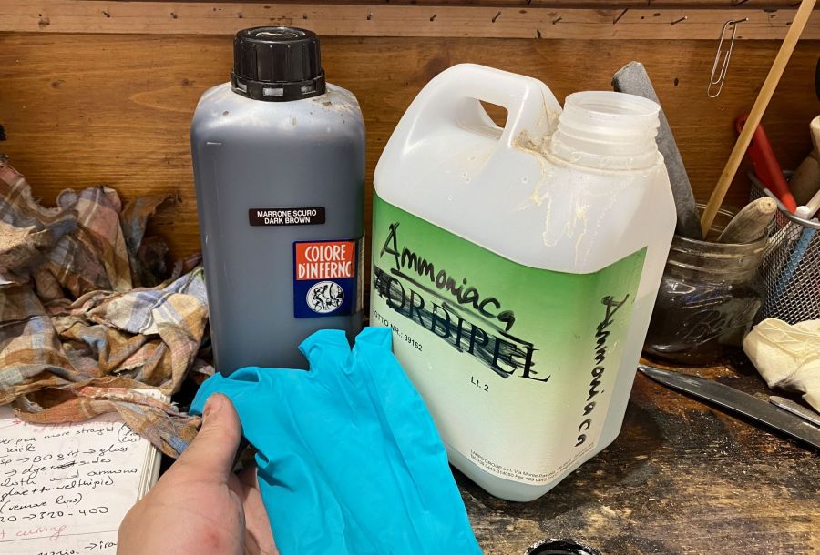 Dye gloves and ammonia
