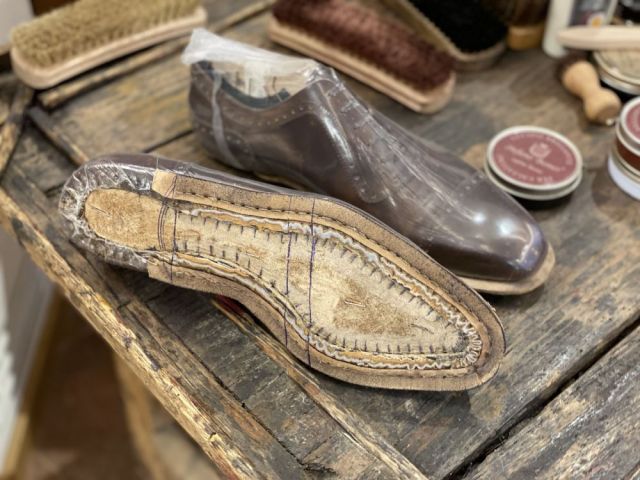 Hand-welted pair of shoes
