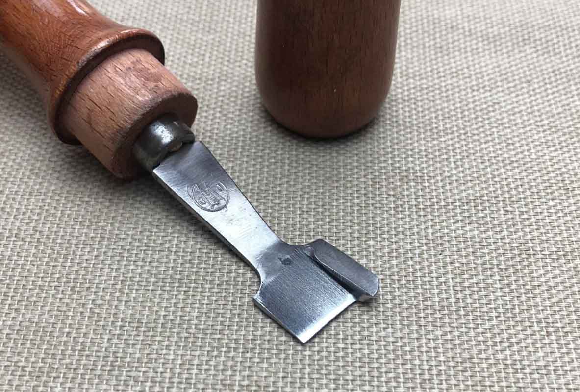 Feathering Knife