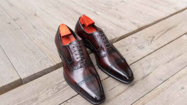 The Carlos Santos Handgrade Quarter Brogue in Bordo Shadow The Carlos Santos Handgrade Quarter Brogue in Bordo Shadow